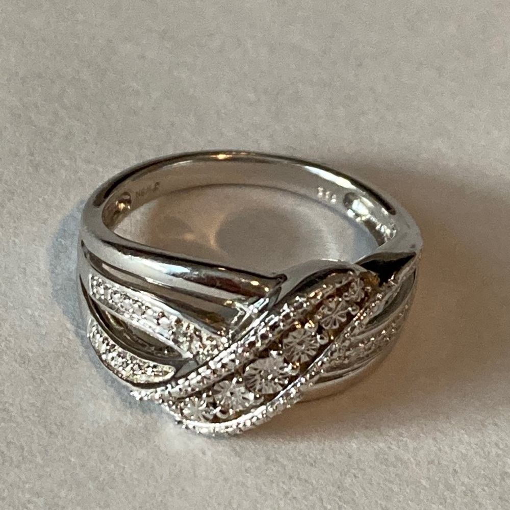 Sterling silver ring with diamond chips